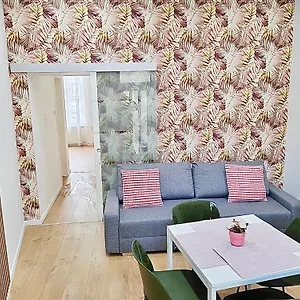 verificați disponibilitatea